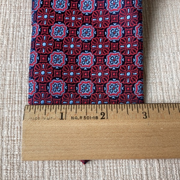 Neiman Marcus red/blue silk patterned tie - Picture 8 of 8